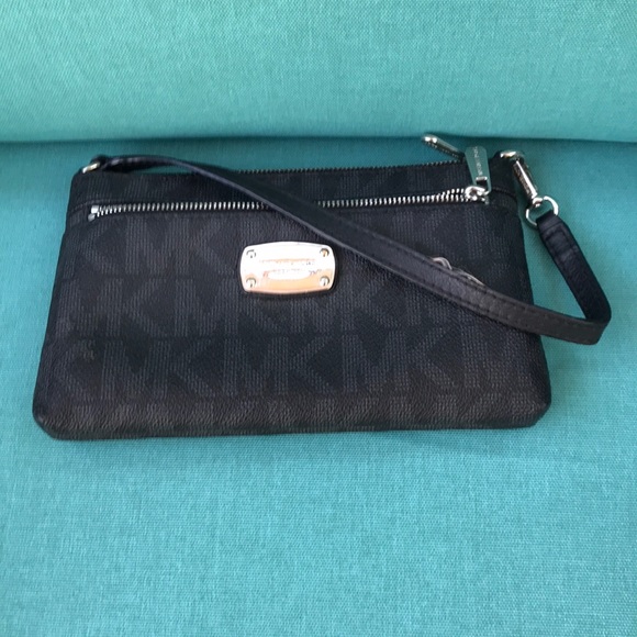 Michael Kors Handbags - Michael Kors Wristlet Black and Gray